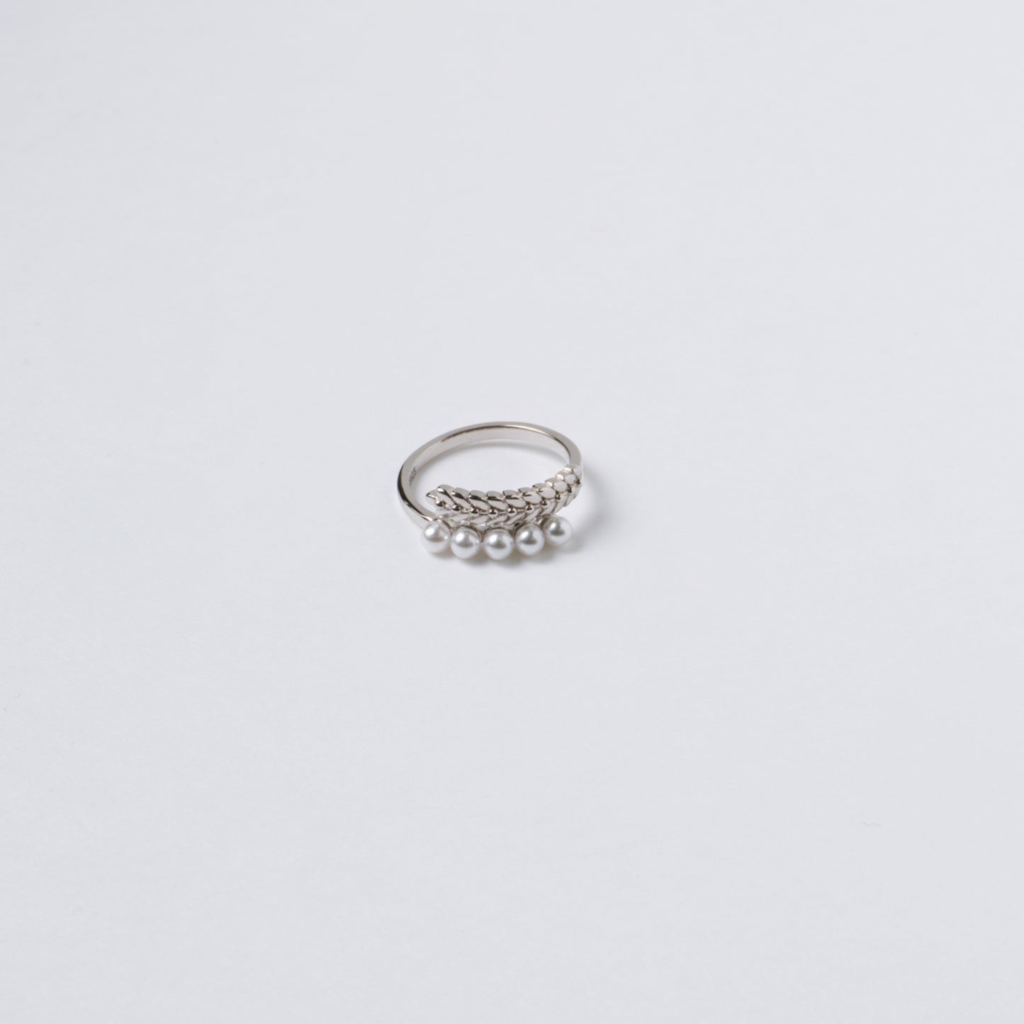 PERLES TOMBANT DANS LA RIVIÈRE D'ÉTOILES - Bague en Argent 925 avec Perle