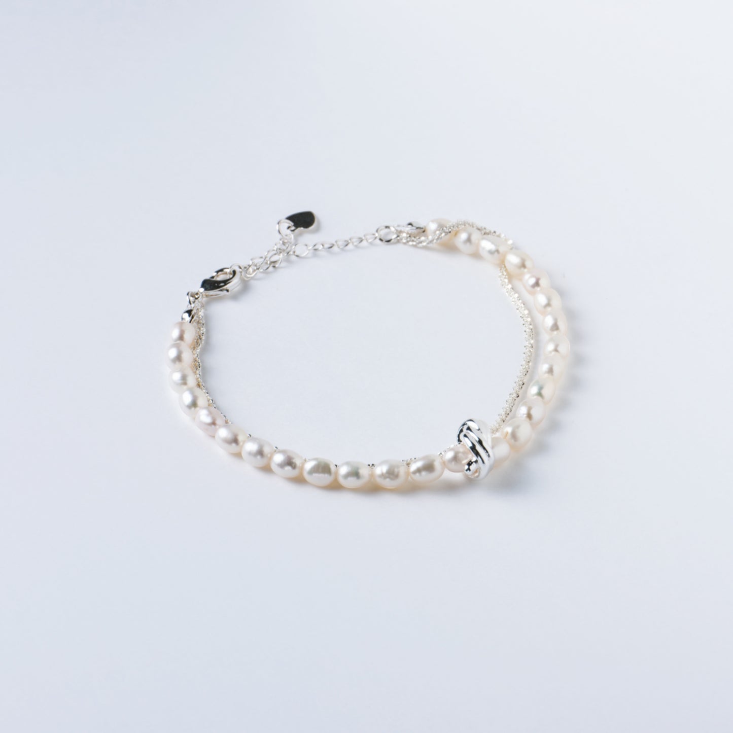 PERLE ET ARGENT ENTRELACÉS - Bracelet de Perles