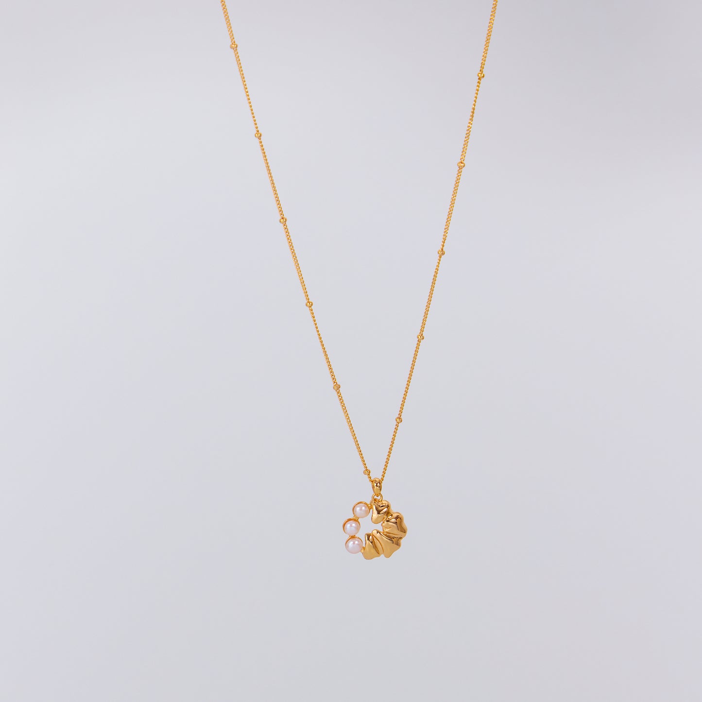 REFLET D'OR SUR MANCHE DE PERLES - Collier en Argent 925 avec Perles et plaqué Or