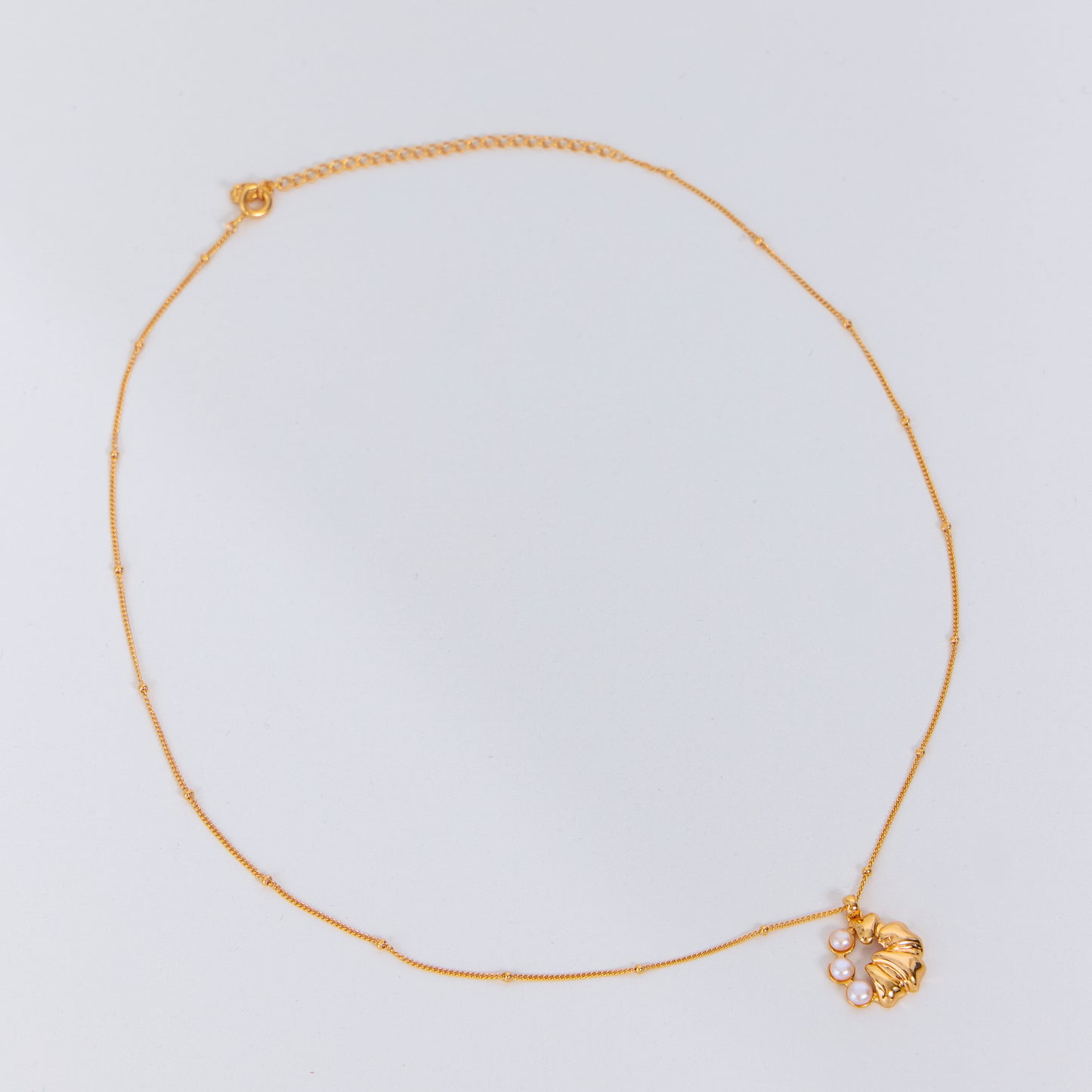 REFLET D'OR SUR MANCHE DE PERLES - Collier en Argent 925 avec Perles et plaqué Or