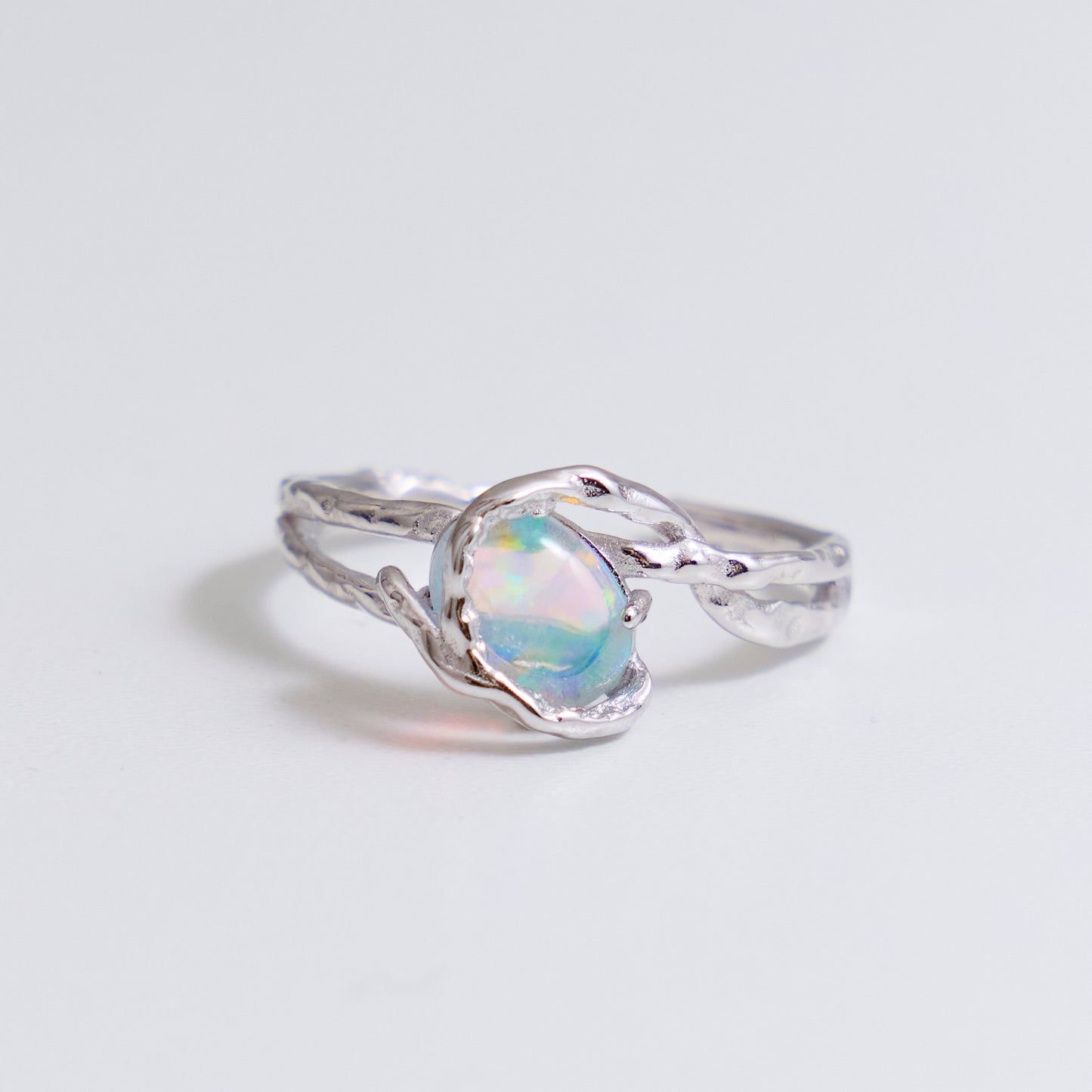 RIVIÈRE DE LUMIÈRE FUGITIVE - Bague en Argent 925 avec Opale